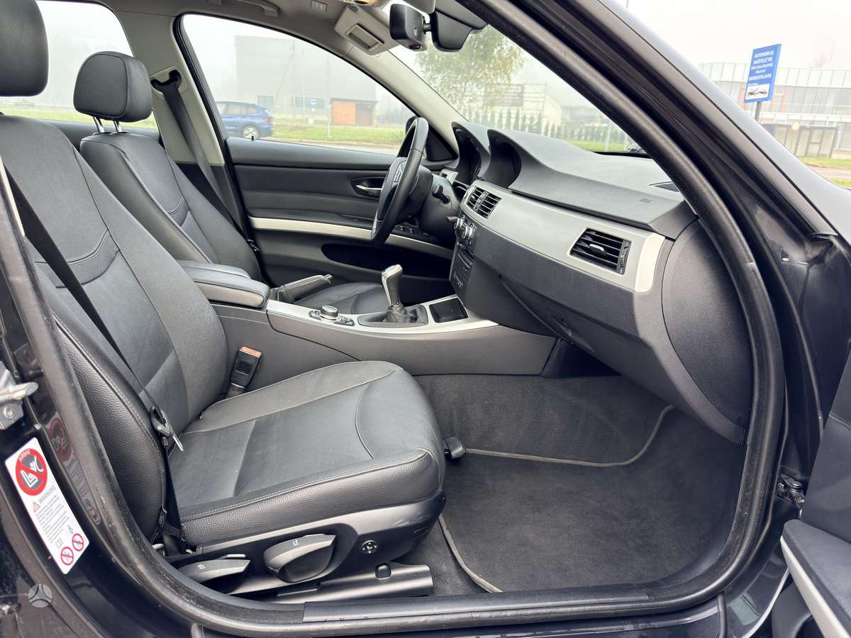 BMW 320 2009 — photo 12