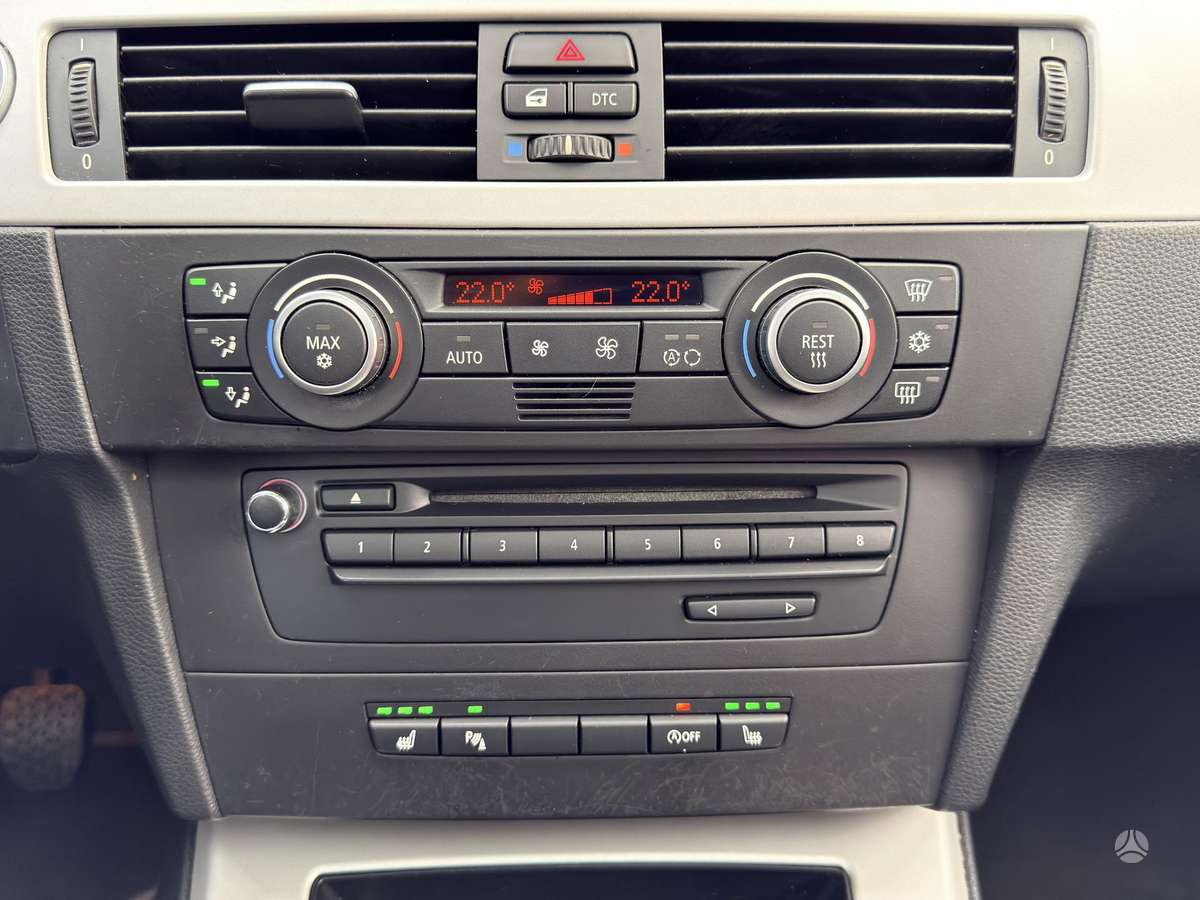 BMW 320 2009 — photo 14