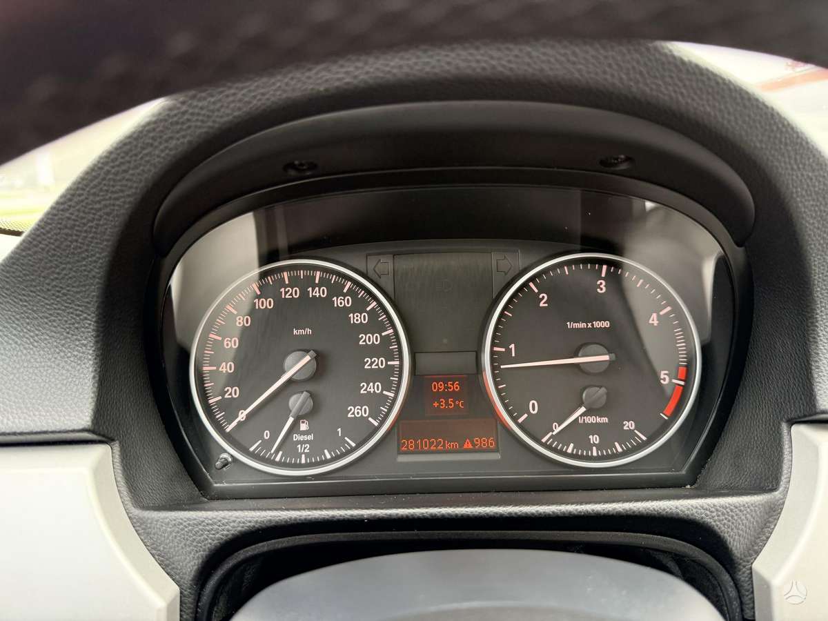 BMW 320 2009 — photo 15