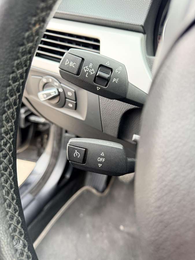 BMW 320 2009 — photo 17