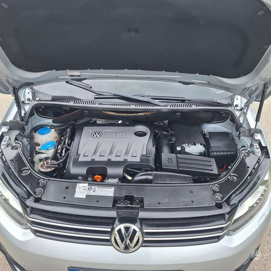 Volkswagen Touran 2011 — двигун 1968 cm³, 140 HP (103kW)
