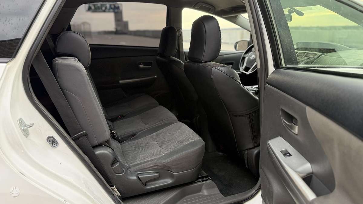 Toyota Prius+ 2015 — photo 13