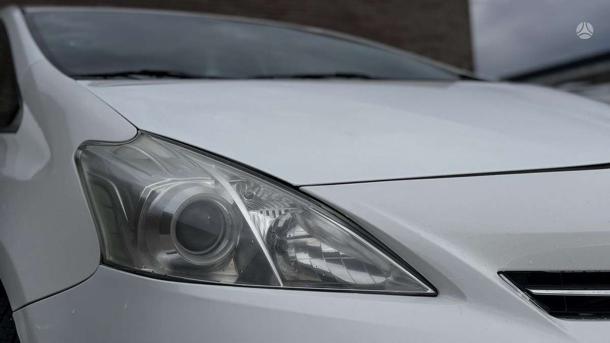 Toyota Prius+ 2015 — photo 16
