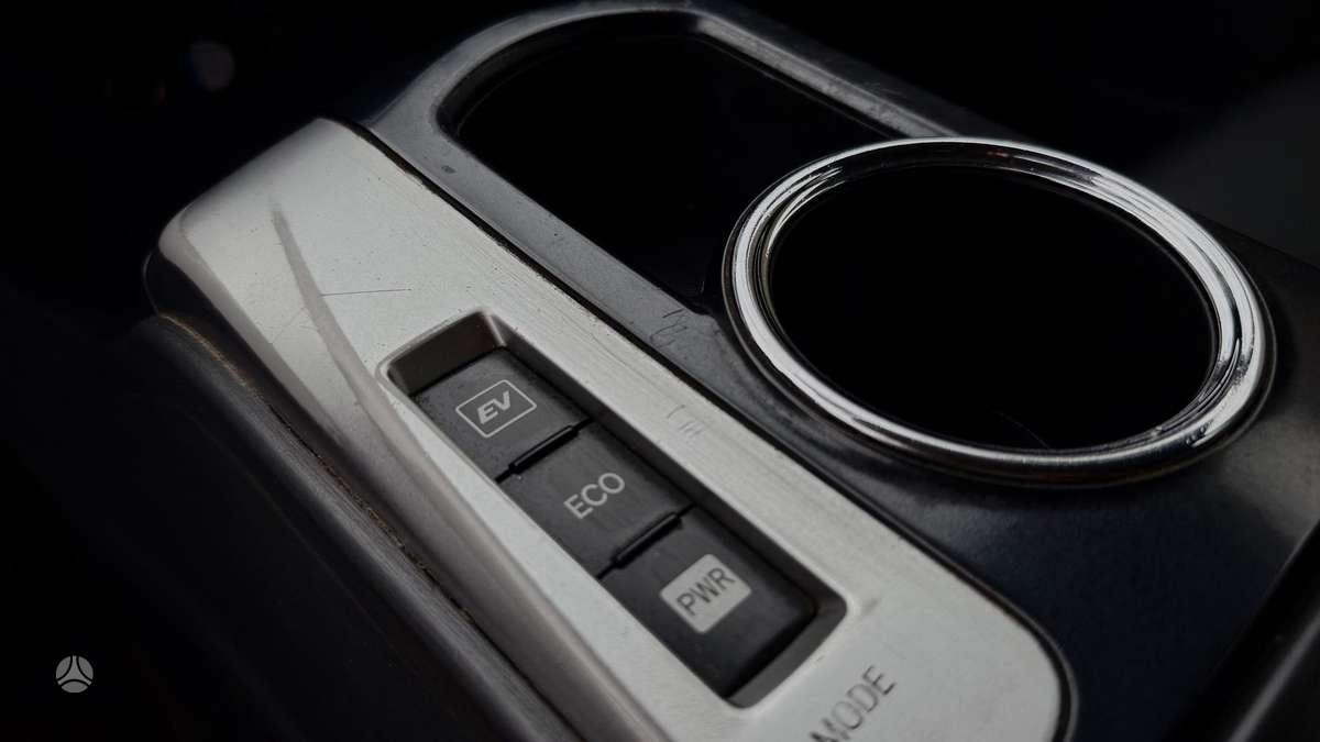 Toyota Prius+ 2015 — photo 17