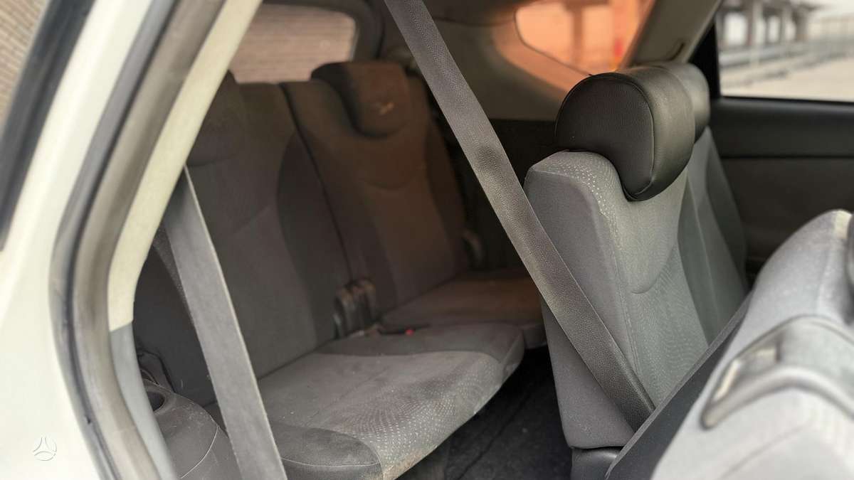 Toyota Prius+ 2015 — photo 19