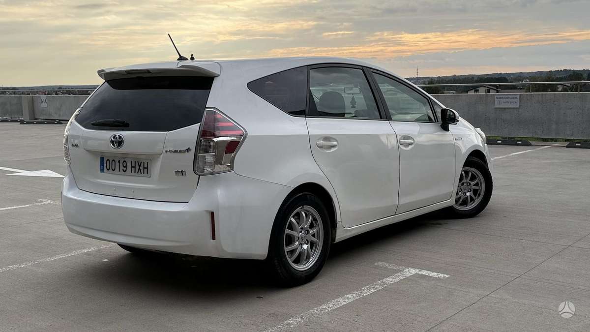 Toyota Prius+ 2015 — engine 1799 cm³, 99 HP (73kW)