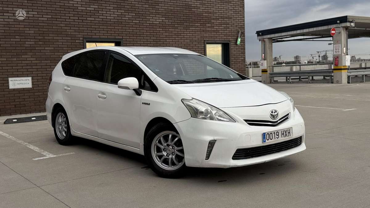 Toyota Prius+ 2015 — photo 7