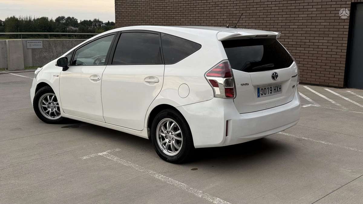 Toyota Prius+ 2015 — photo 8