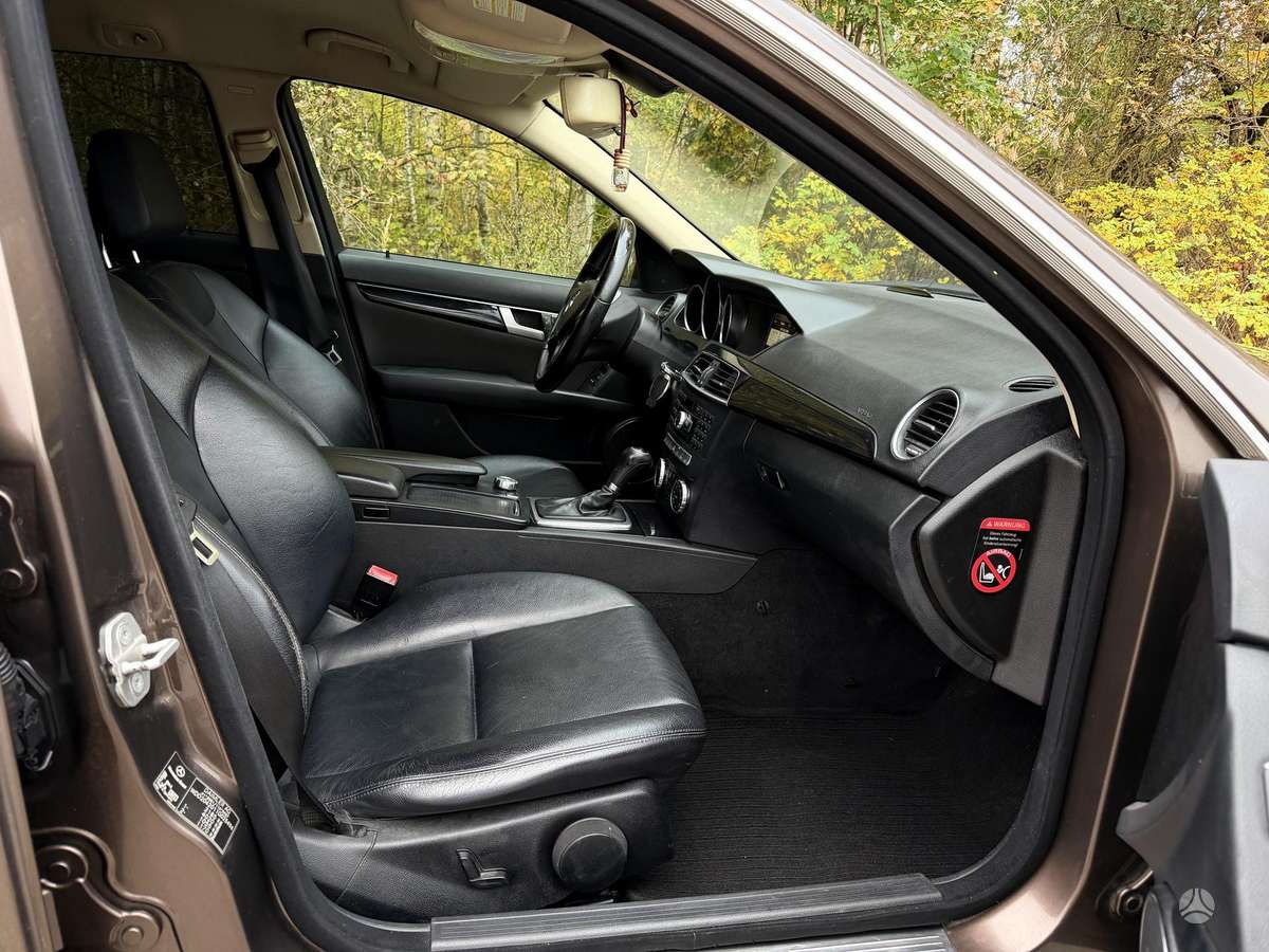 Mercedes-Benz C220 2012 — photo 10