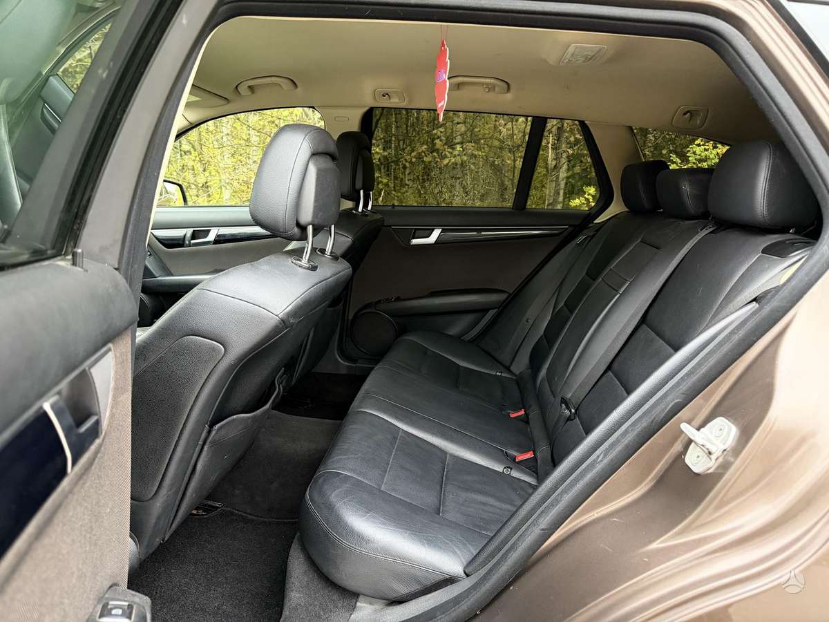 Mercedes-Benz C220 2012 — photo 11