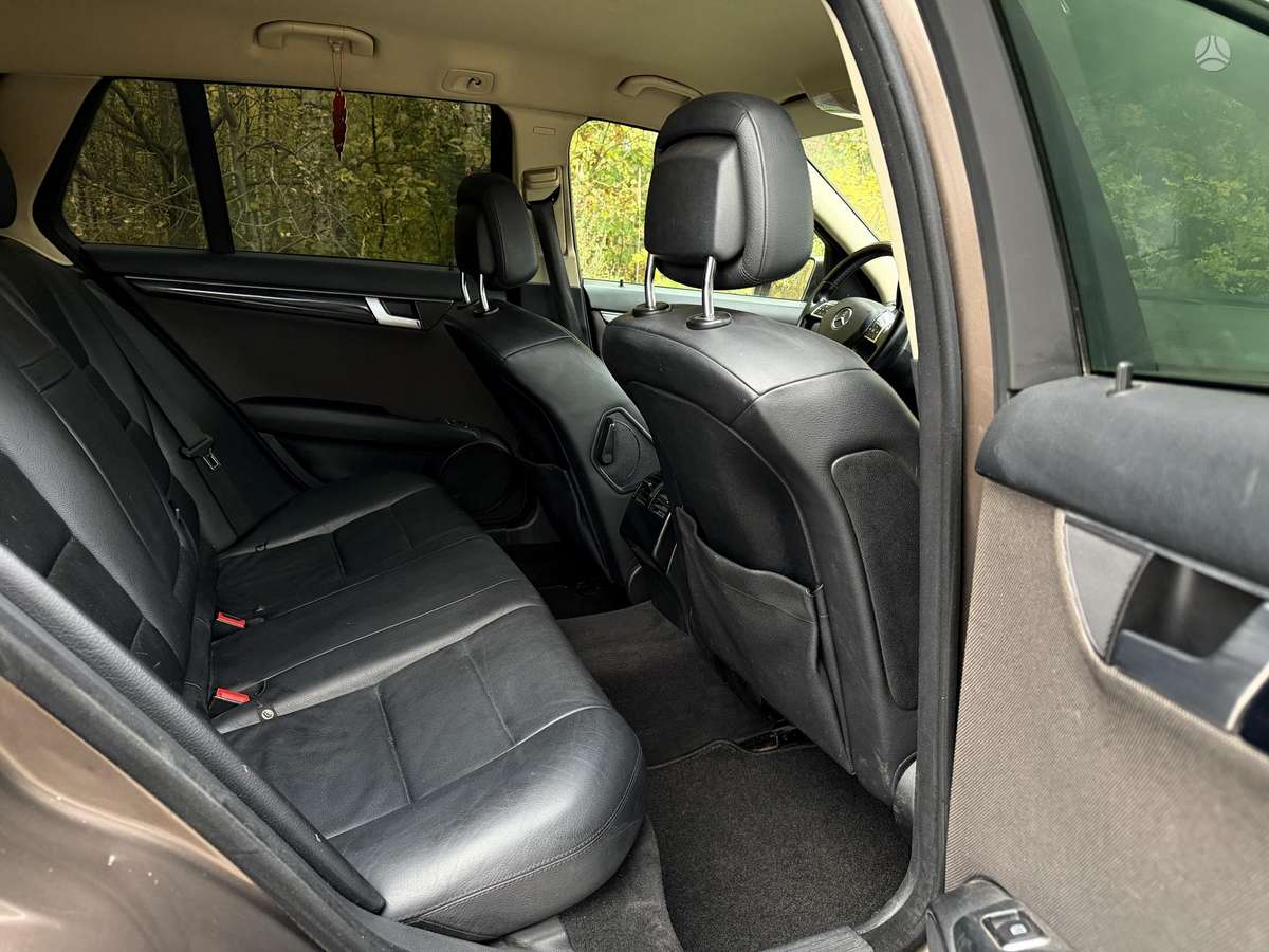 Mercedes-Benz C220 2012 — photo 12