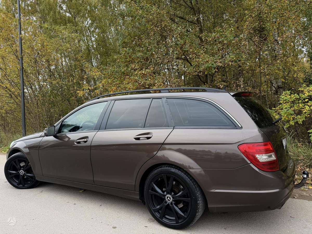 Mercedes-Benz C220 2012 — photo 16