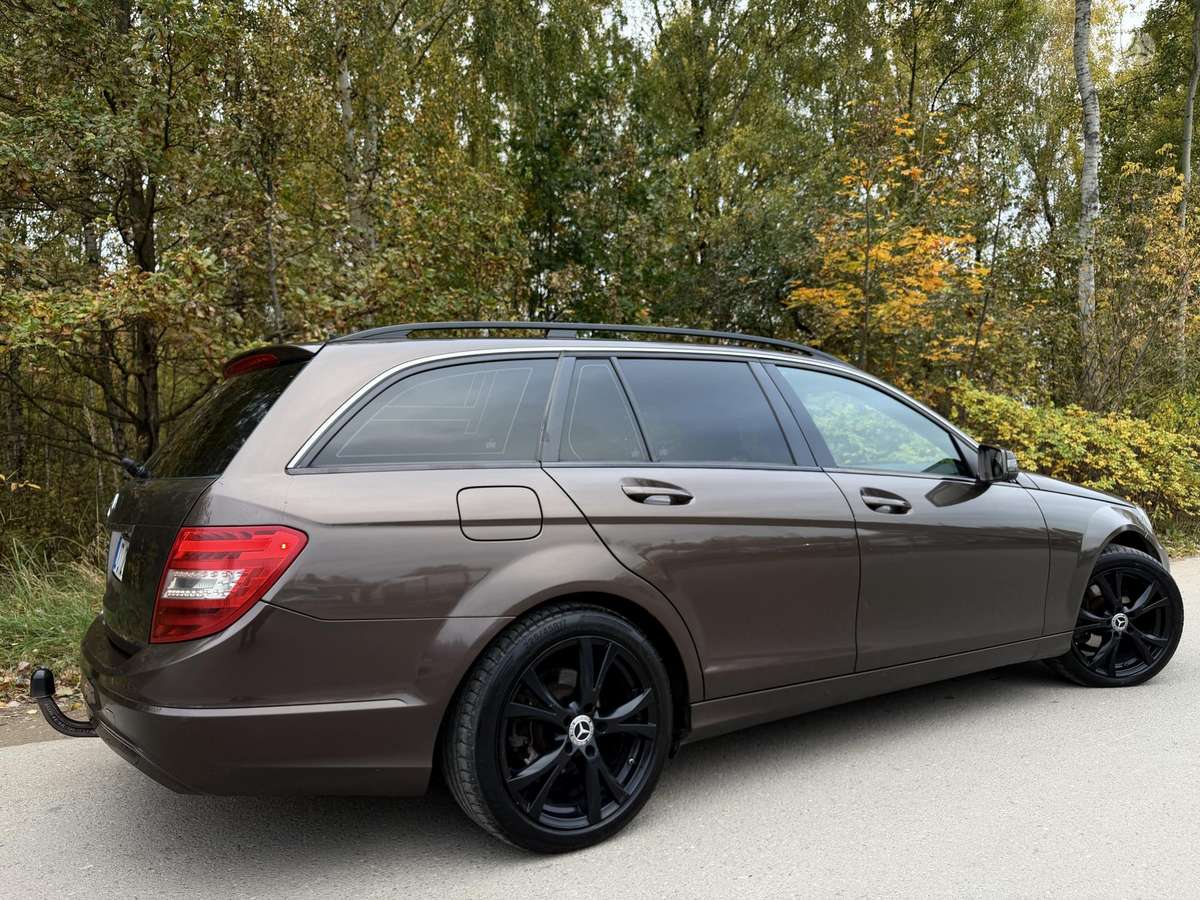 Mercedes-Benz C220 2012 — photo 17