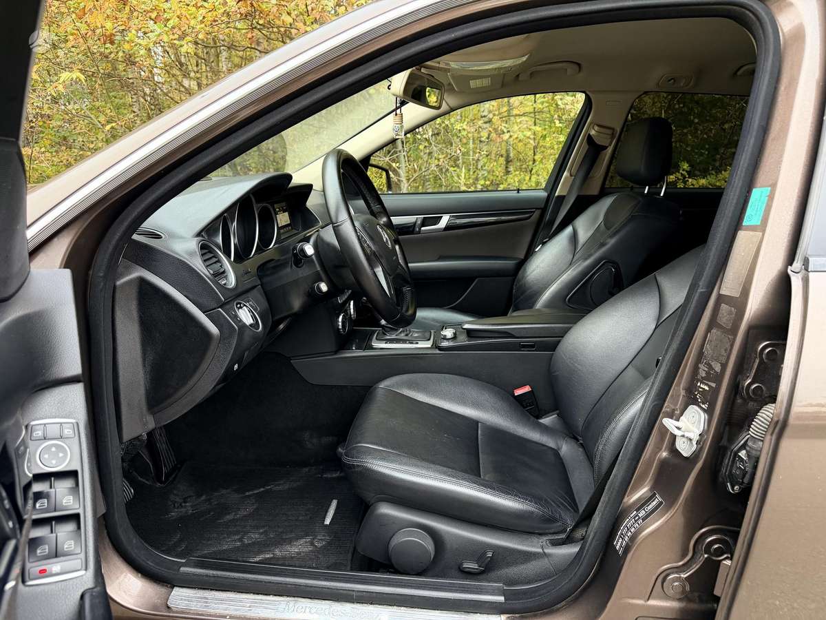 Mercedes-Benz C220 2012 — photo 9