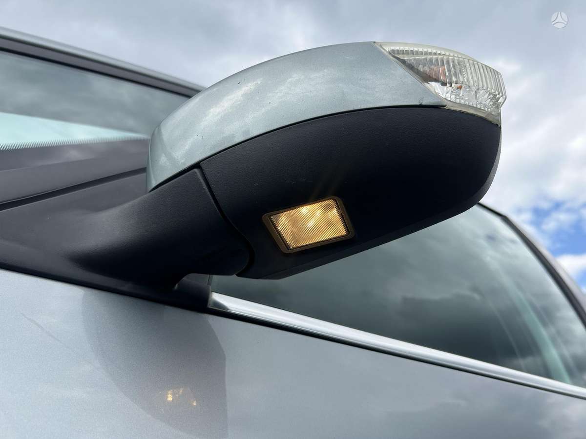 Ford Galaxy 2009 — photo 15