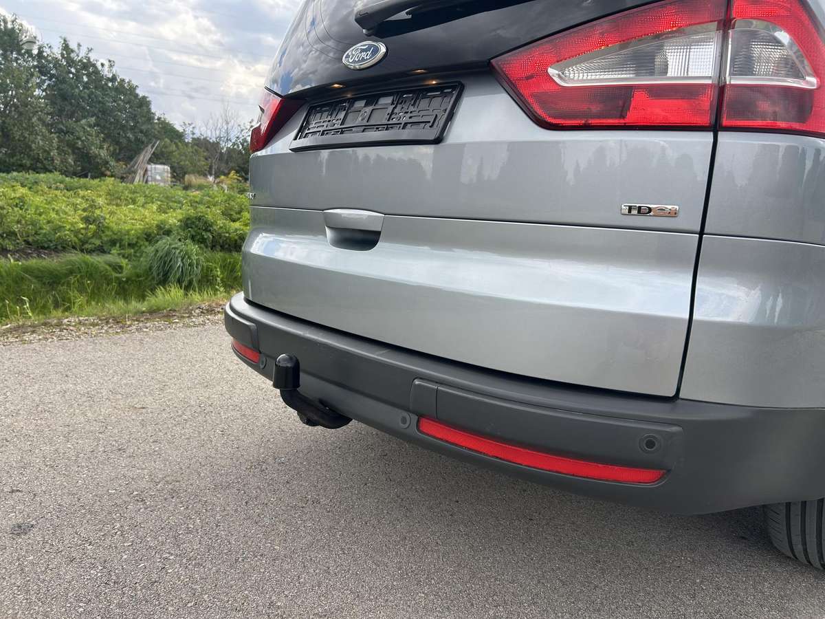 Ford Galaxy 2009 — photo 19