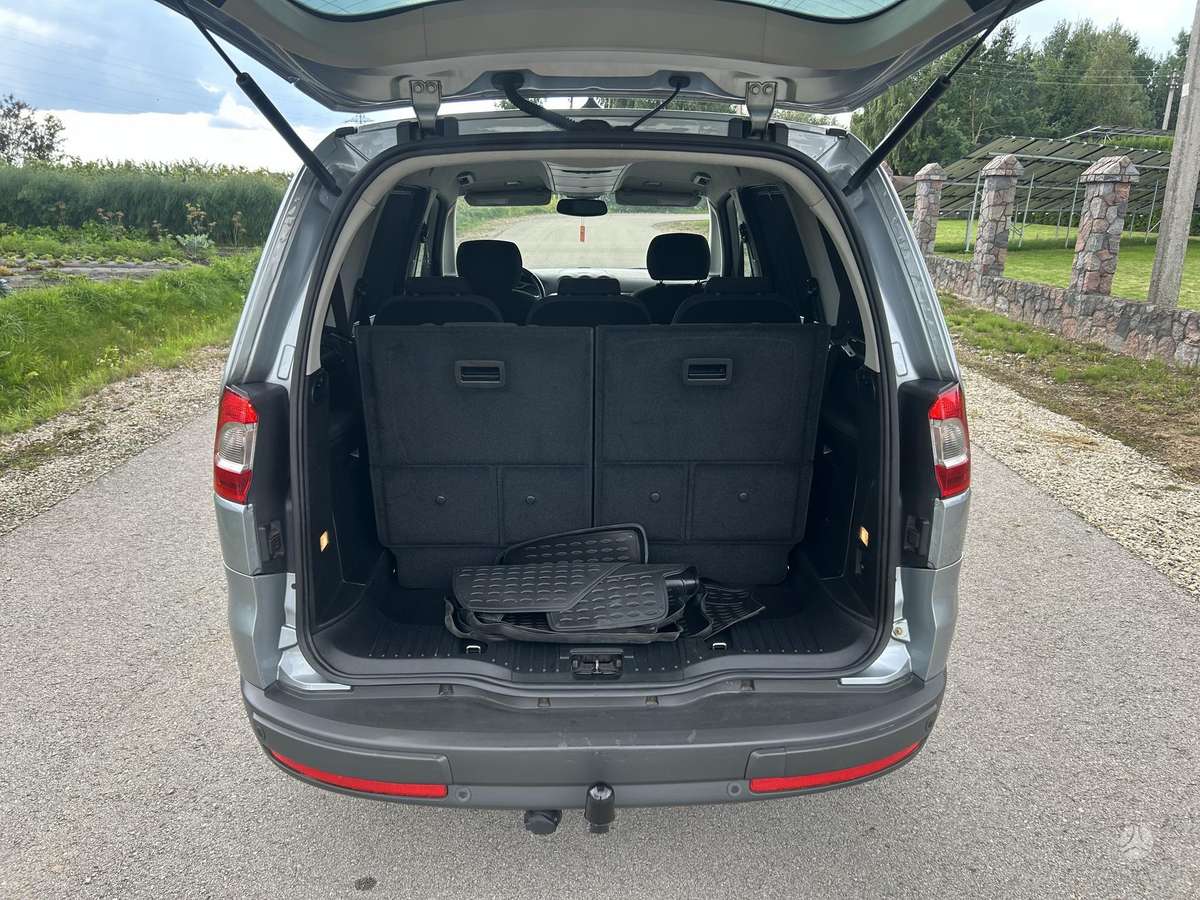 Ford Galaxy 2009 — photo 20