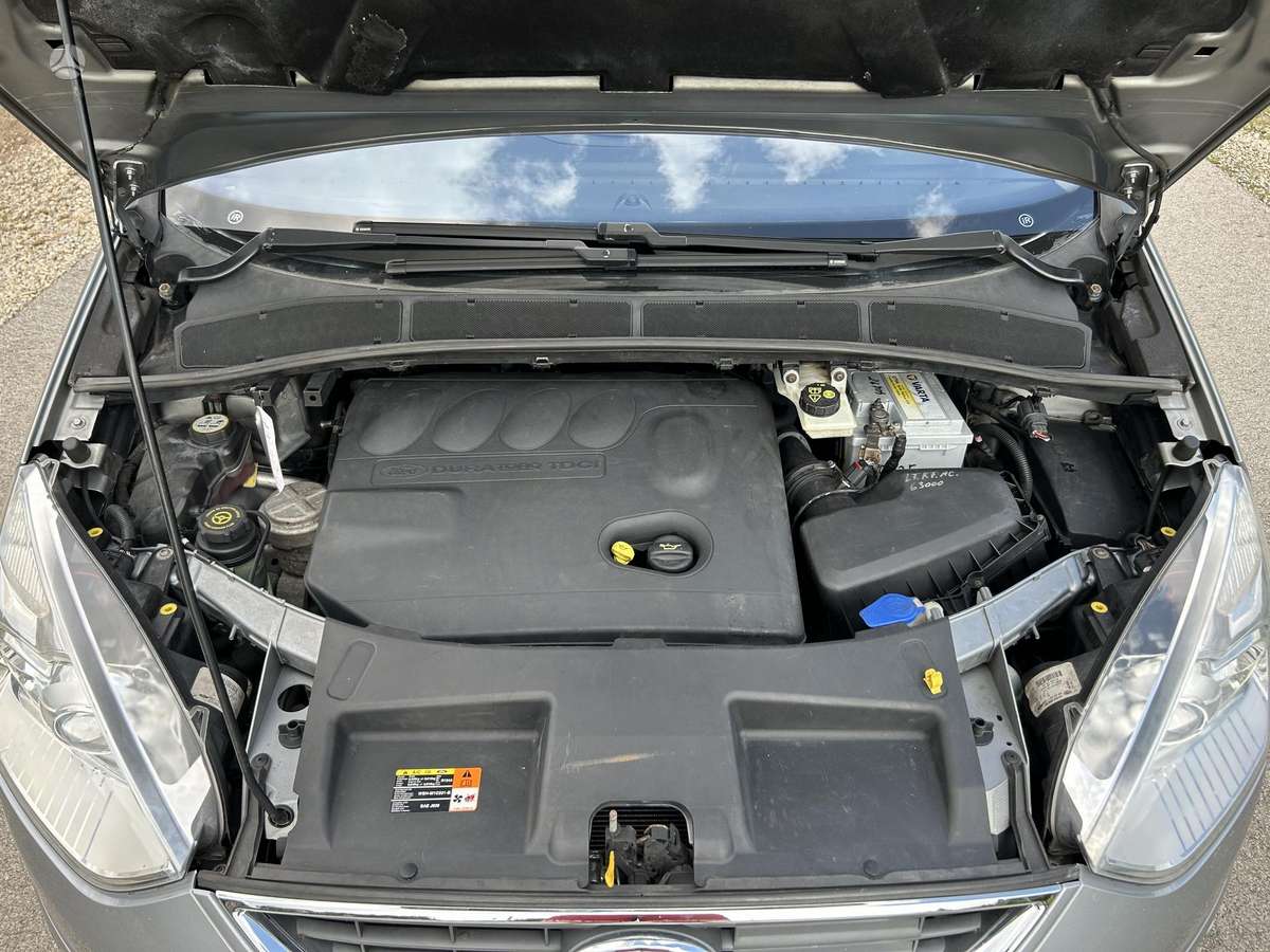 Ford Galaxy 2009 — photo 21
