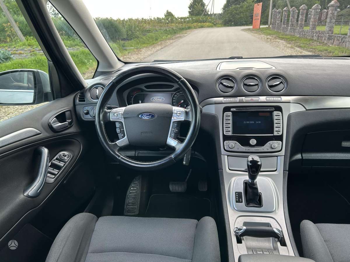 Ford Galaxy 2009 — photo 26