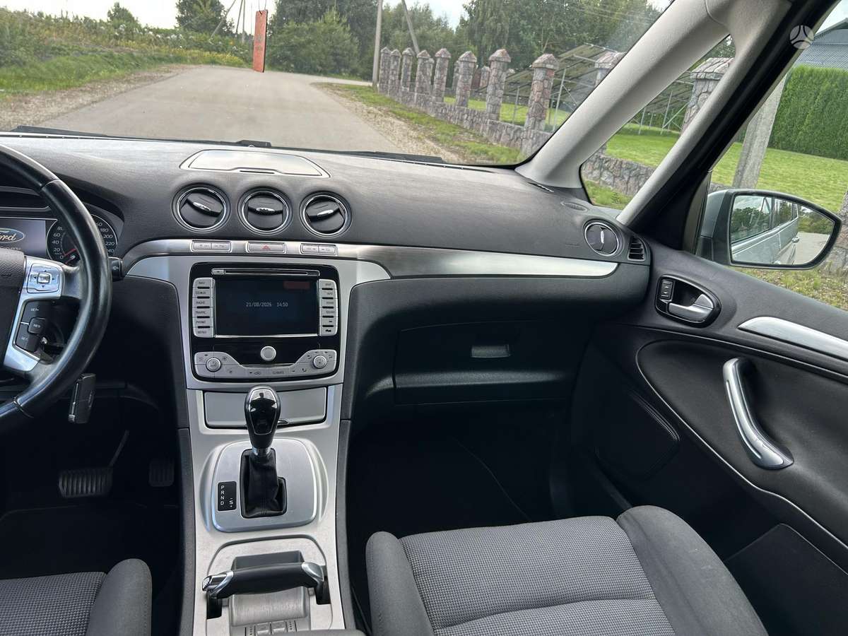Ford Galaxy 2009 — photo 27