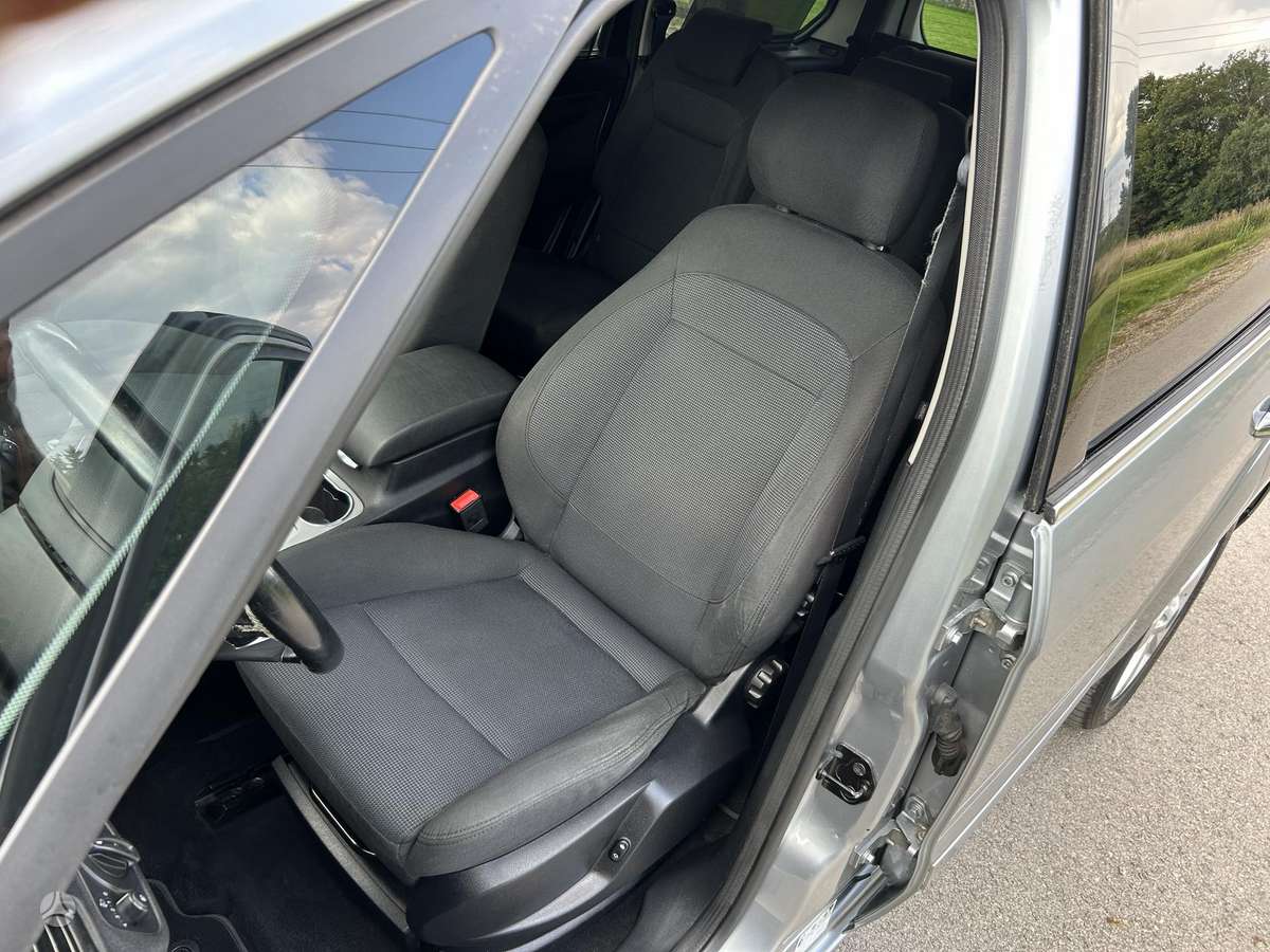 Ford Galaxy 2009 — photo 31