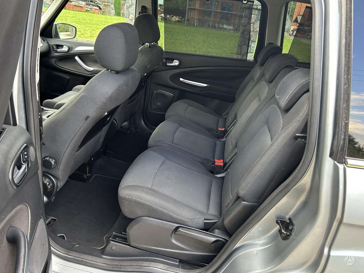 Ford Galaxy 2009 — photo 32