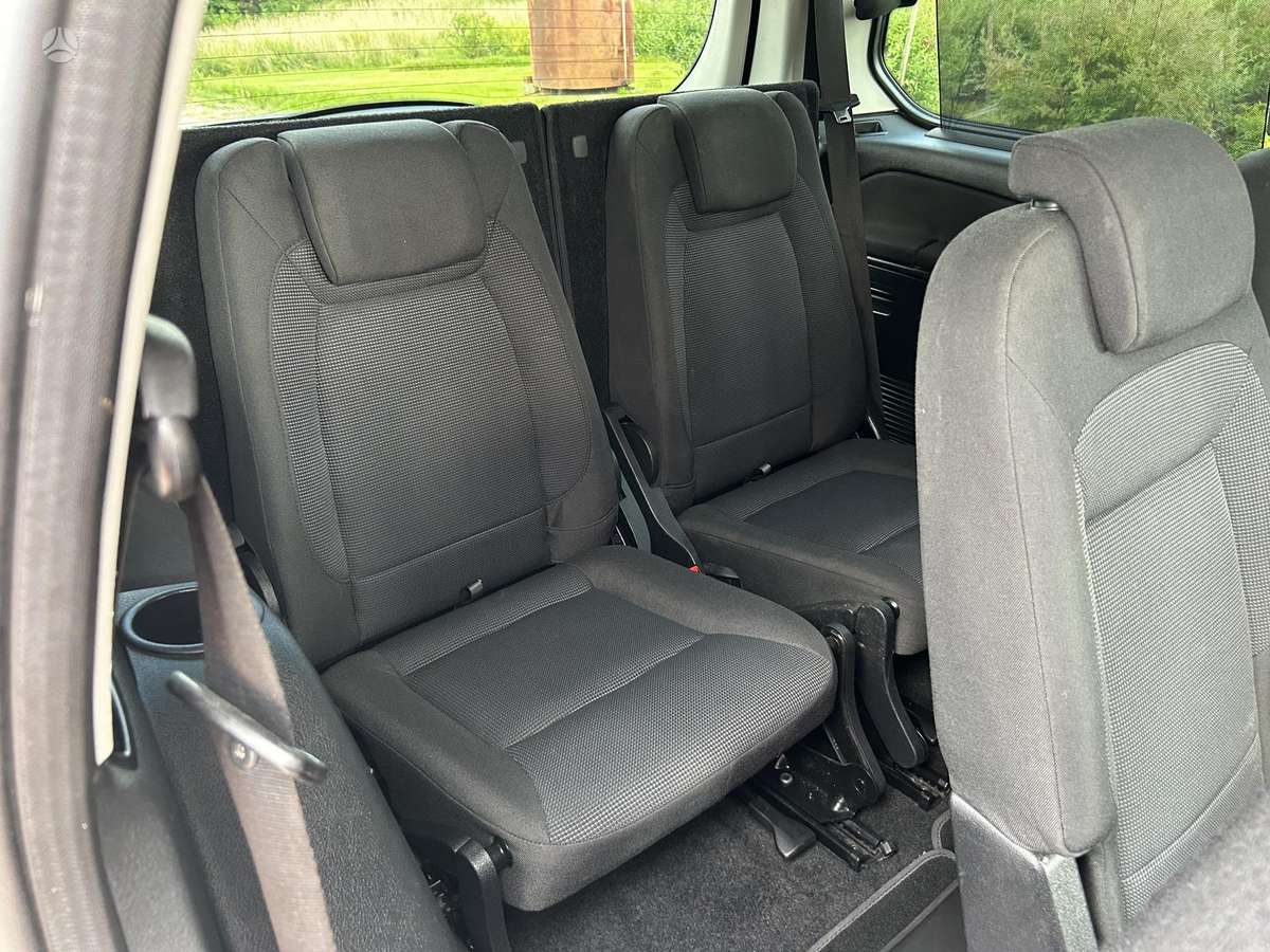 Ford Galaxy 2009 — photo 34