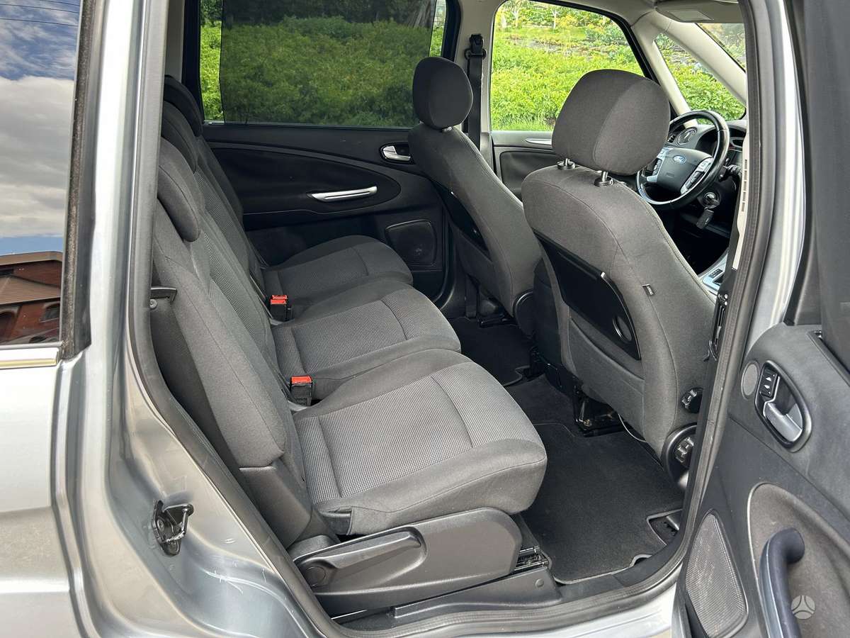 Ford Galaxy 2009 — photo 35