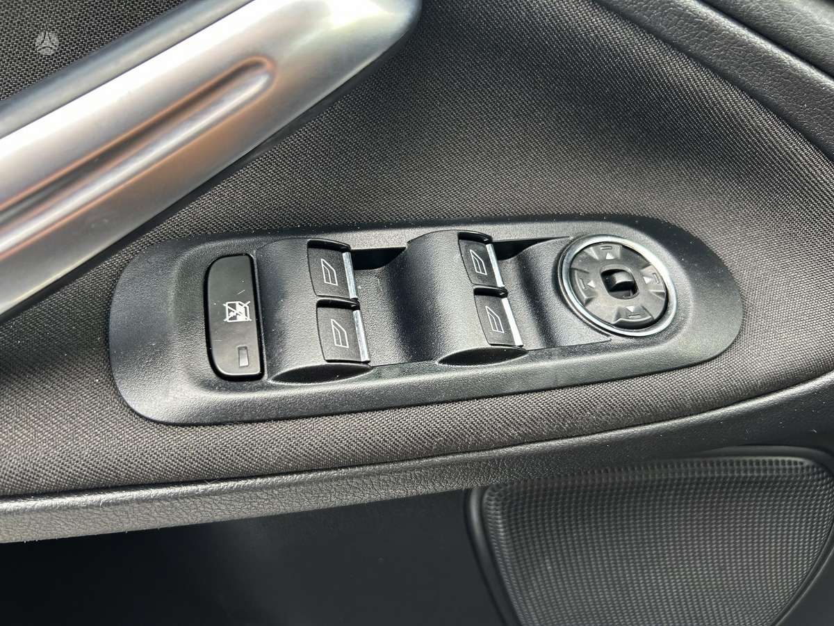 Ford Galaxy 2009 — photo 39