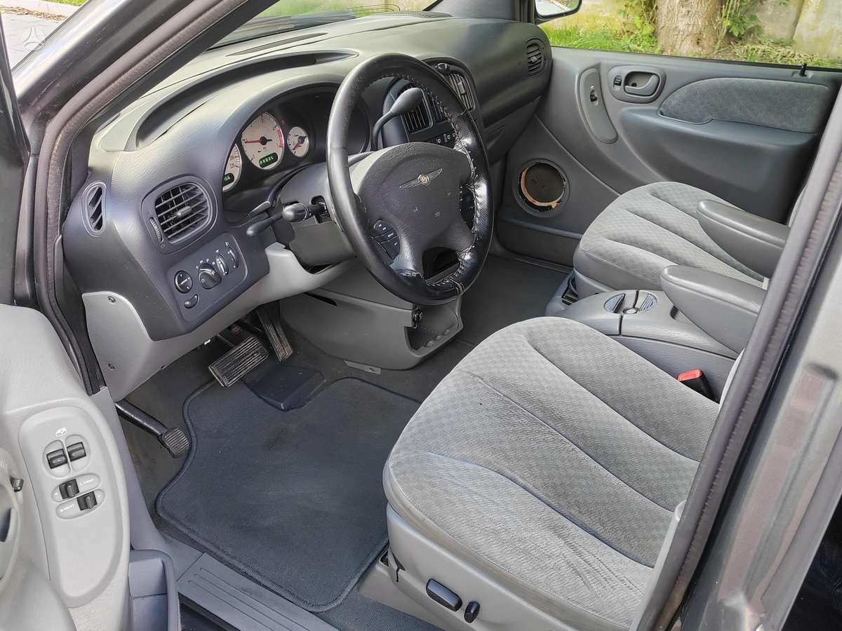 Chrysler Grand 2005 — photo 11