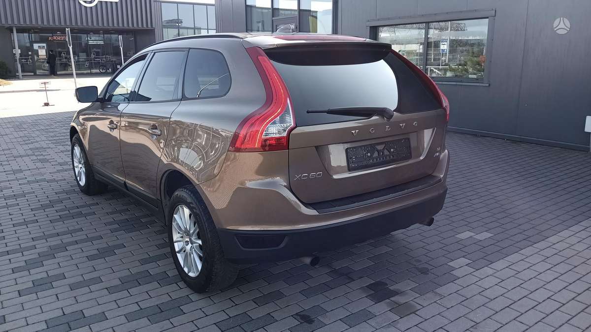 Volvo XC60 2010 — фото 12