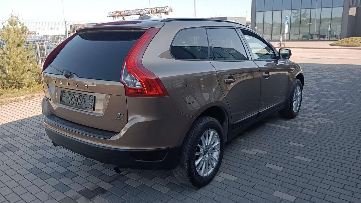 Volvo XC60 2010 — фото 14