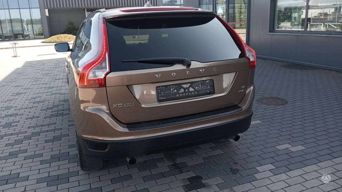 Volvo XC60 2010 — фото 16