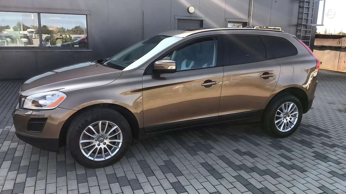 Volvo XC60 2010 — вигляд ззаду