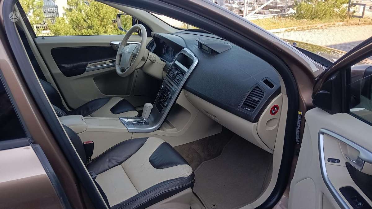 Volvo XC60 2010 — фото 21