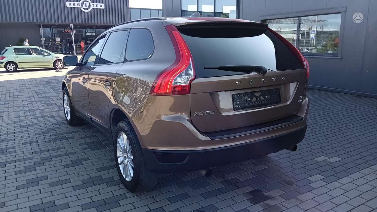 Volvo XC60 2010 — двигун 3192 cm³, 243 HP (179kW)