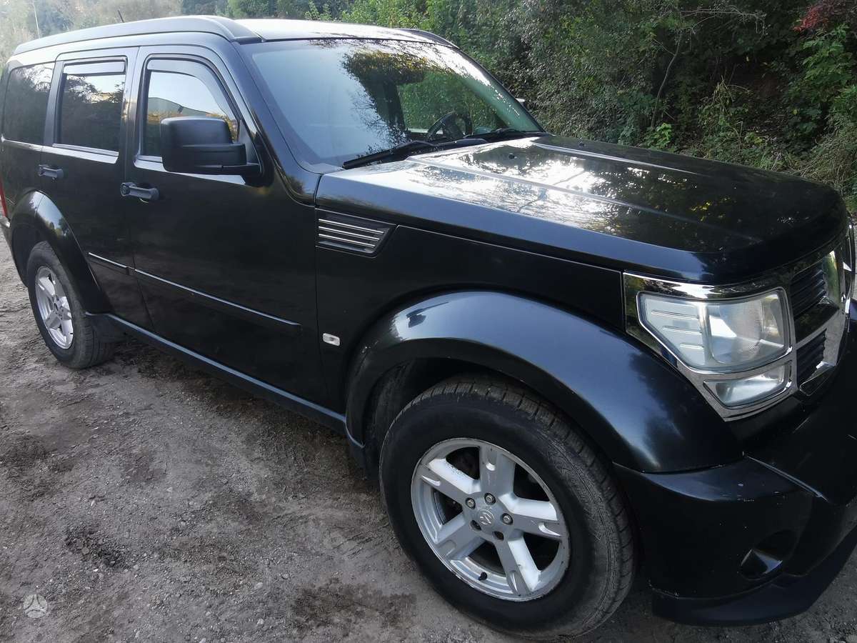 Dodge Nitro 2007 — салон