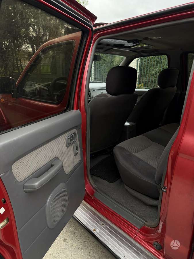 Nissan Navara 2004 — photo 11