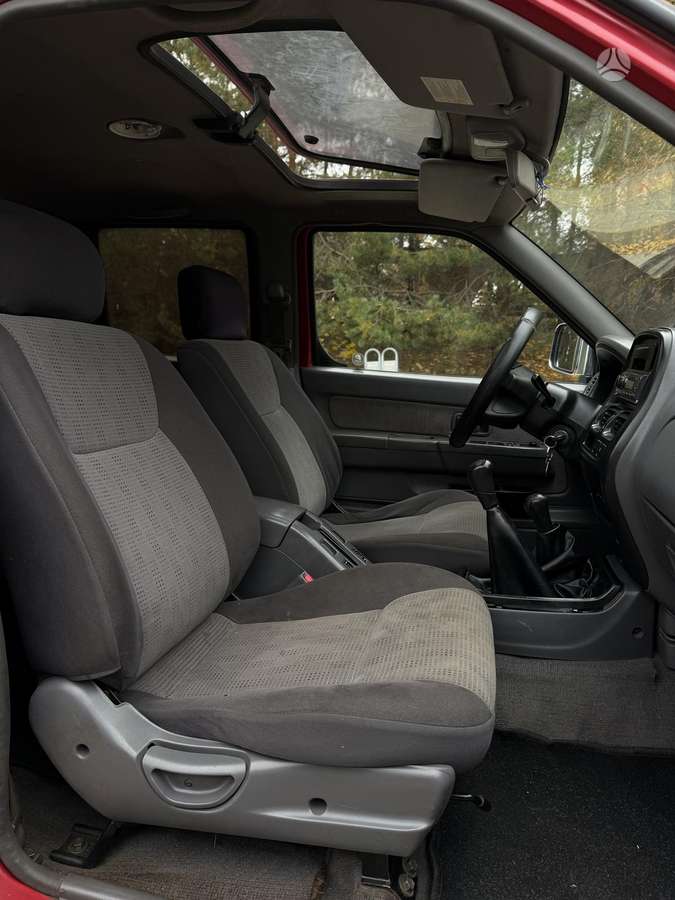 Nissan Navara 2004 — photo 17
