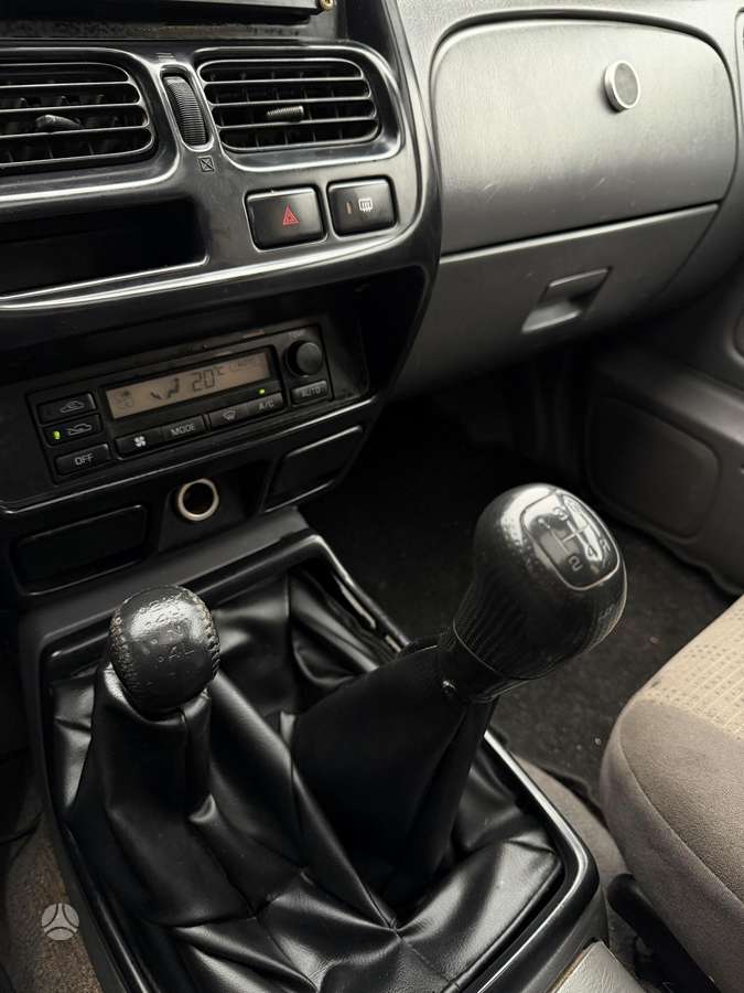 Nissan Navara 2004 — photo 18