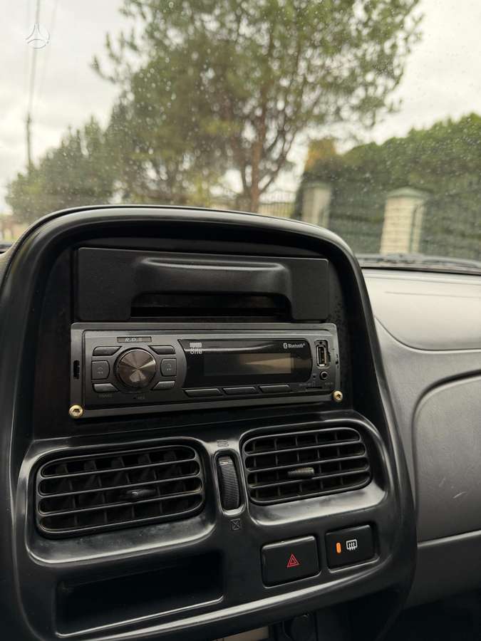 Nissan Navara 2004 — photo 19