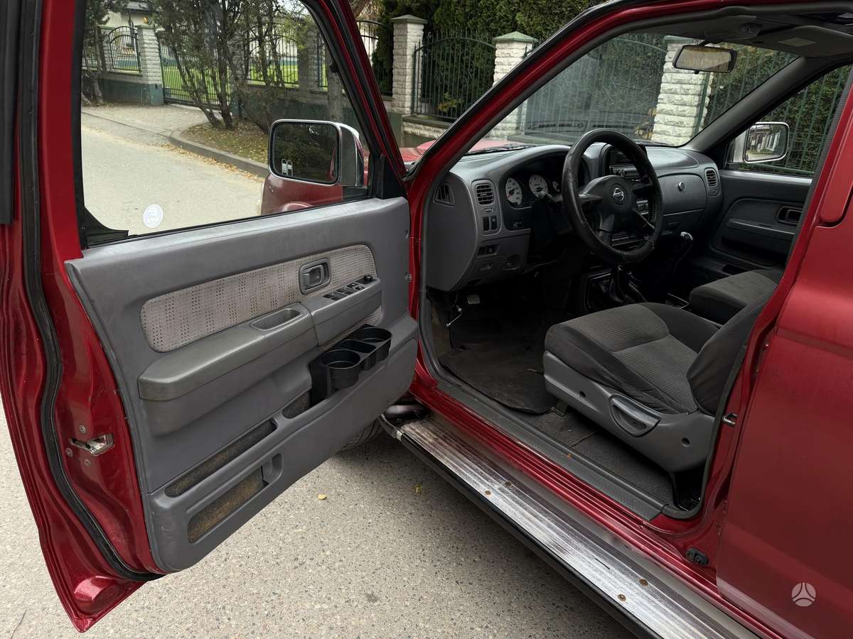 Nissan Navara 2004 — photo 9