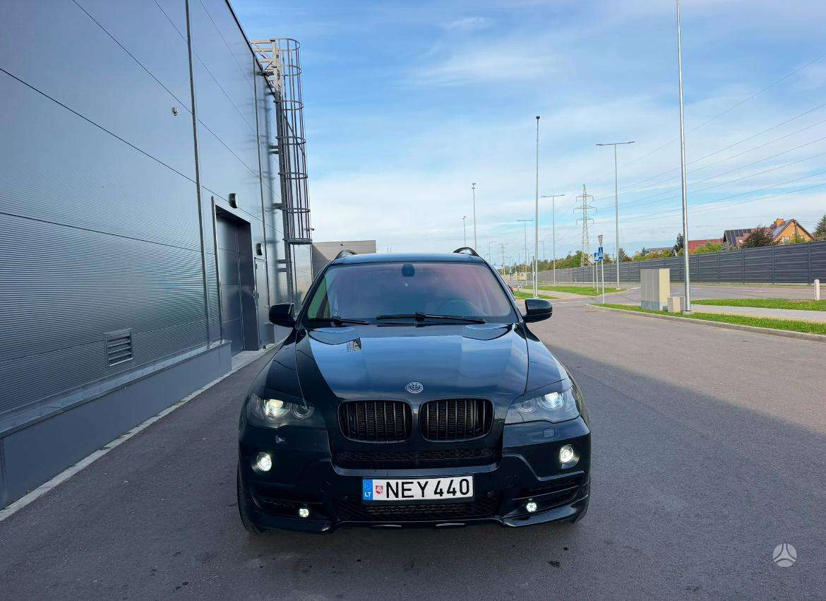 BMW X5 2008 — rear view
