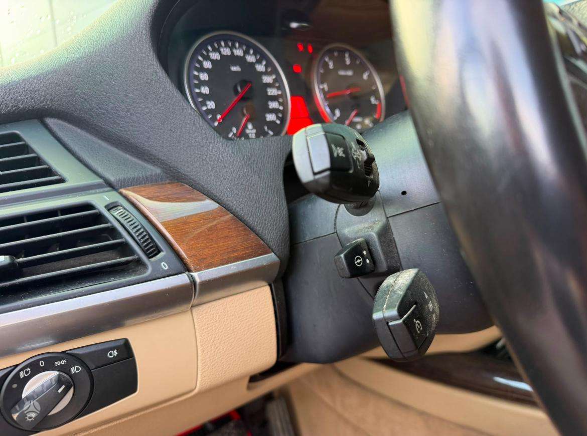 BMW X5 2008 — photo 9
