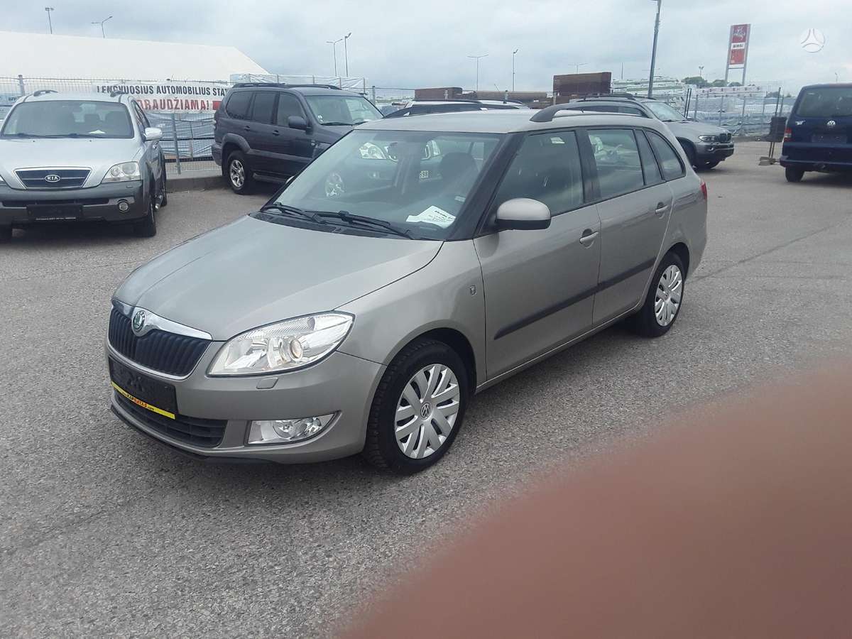Skoda Fabia 2013 — rear view