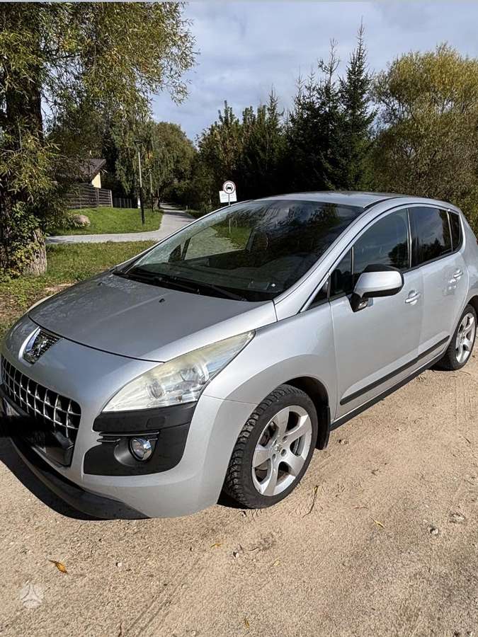 Peugeot 3008 2011 — rear view