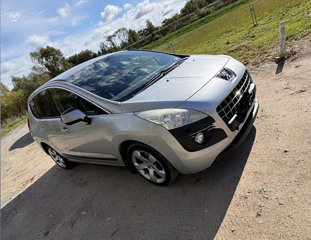 Peugeot 3008 2011 — interior