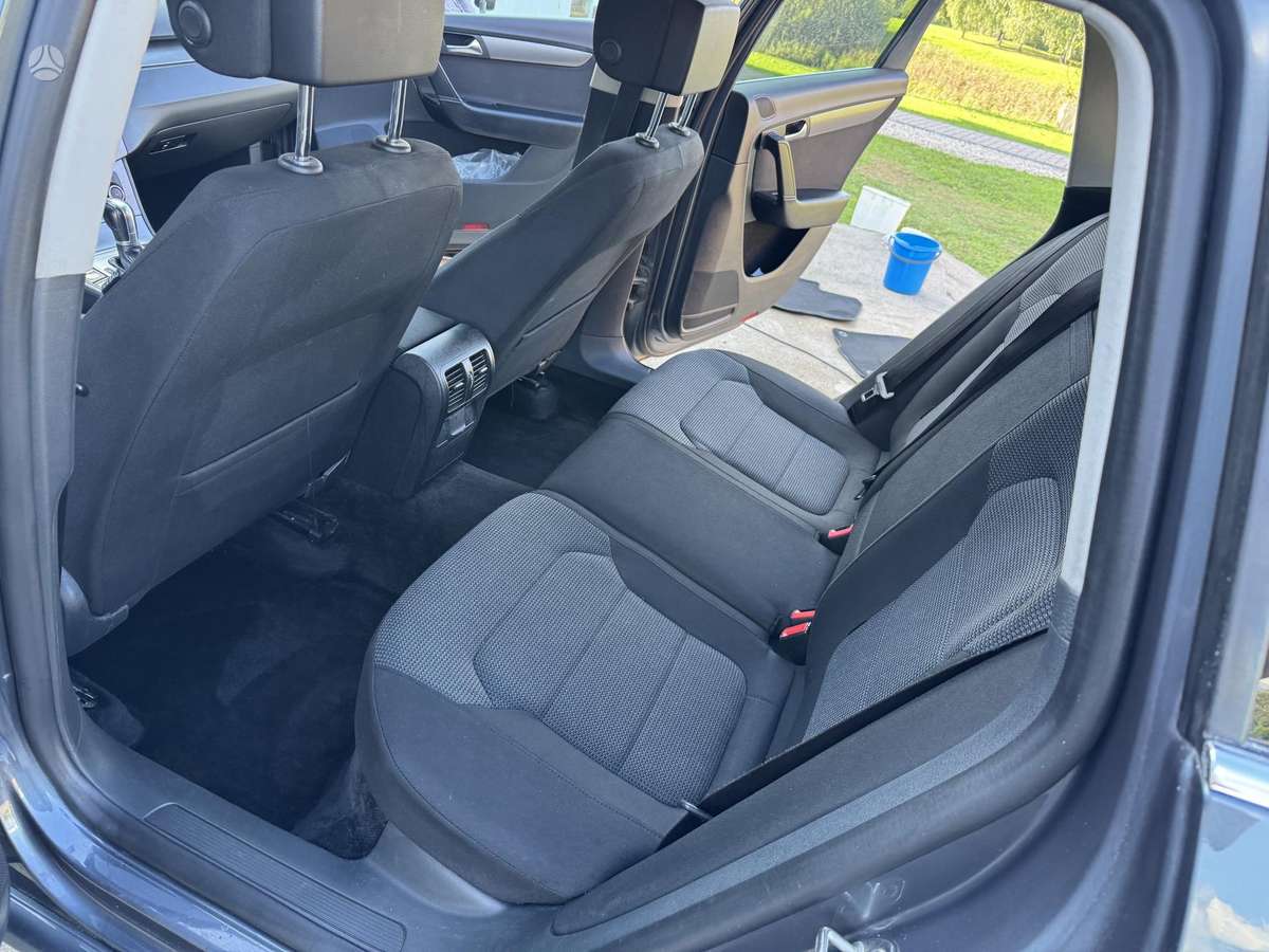 Volkswagen Passat 2012 — photo 12