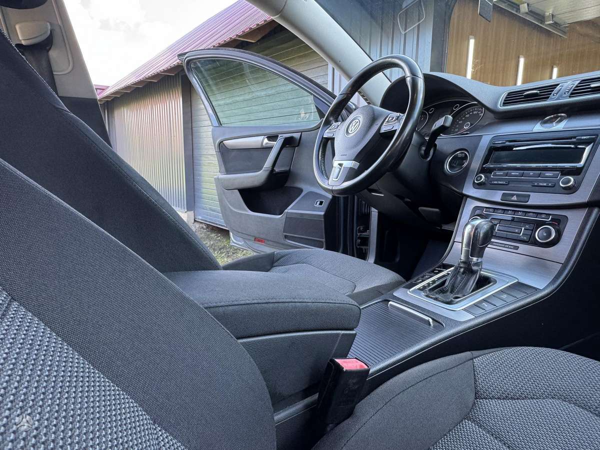 Volkswagen Passat 2012 — photo 14