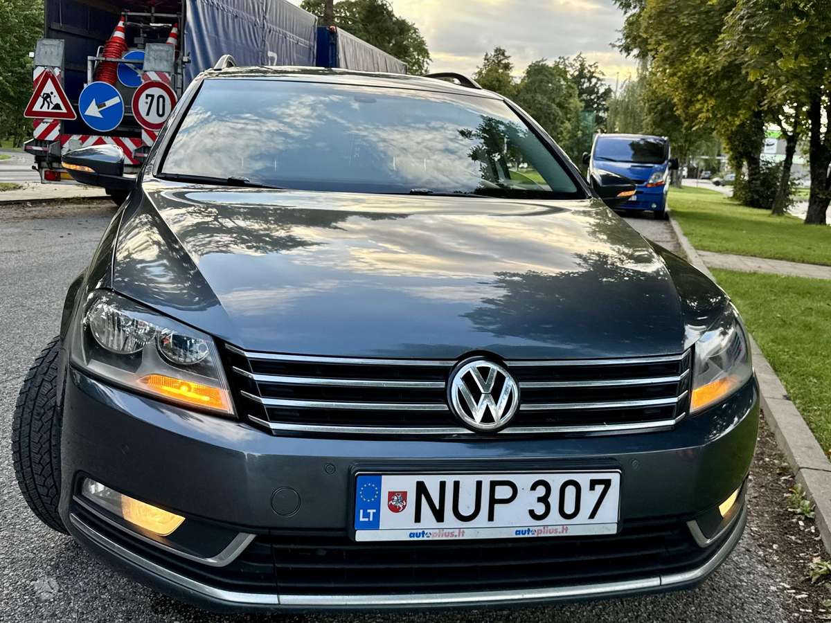 Volkswagen Passat 2012 — photo 15